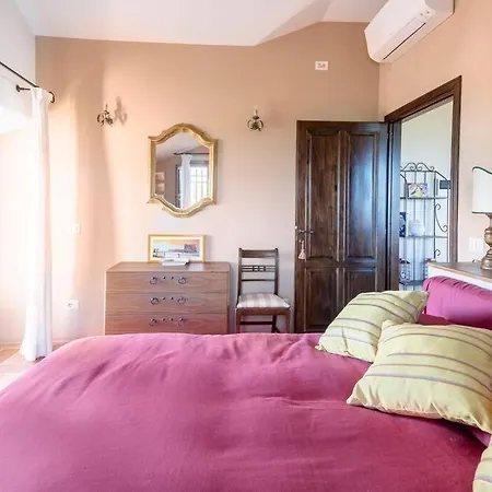Bruno Montepulciano Villa